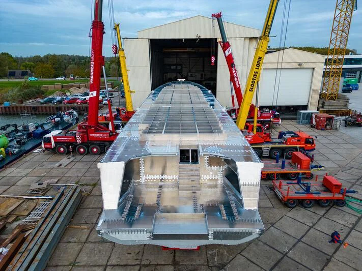 a machine on the floor aboard JFA 50M ALUMINIUM EXPLORER Yacht for Sale
