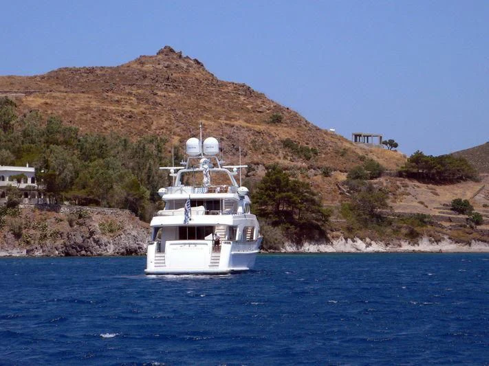 a boat on the water aboard BLIND DATE TOO Yacht for Sale