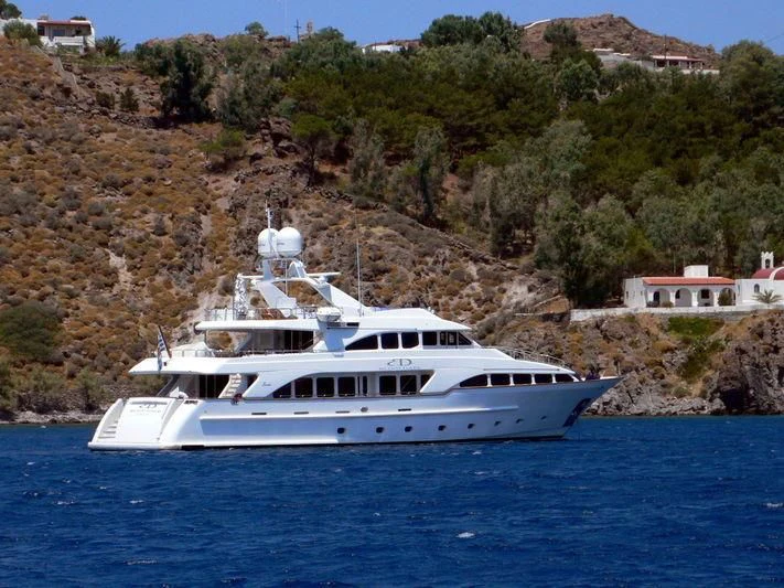 a white boat on the water aboard BLIND DATE TOO Yacht for Sale