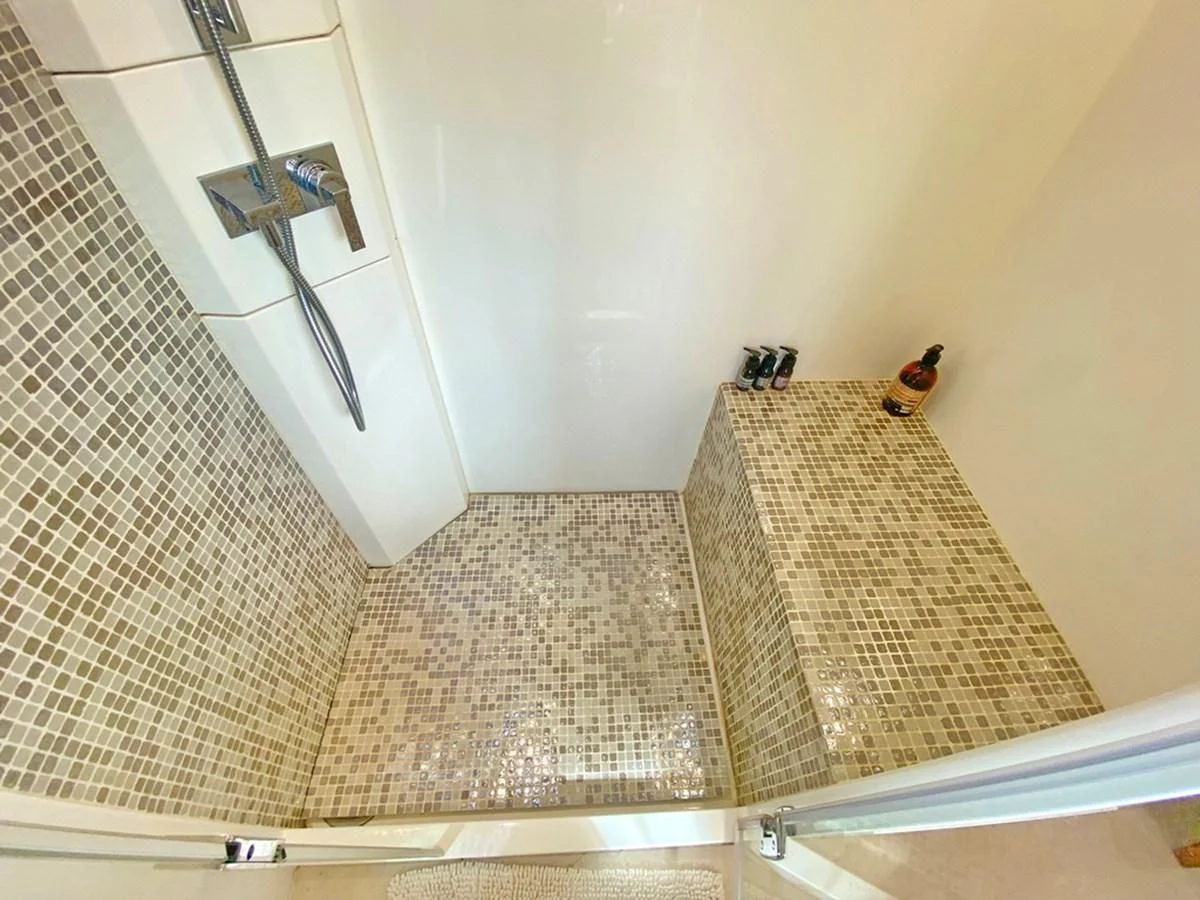 a small bathroom with a tile floor aboard O Yacht for Sale