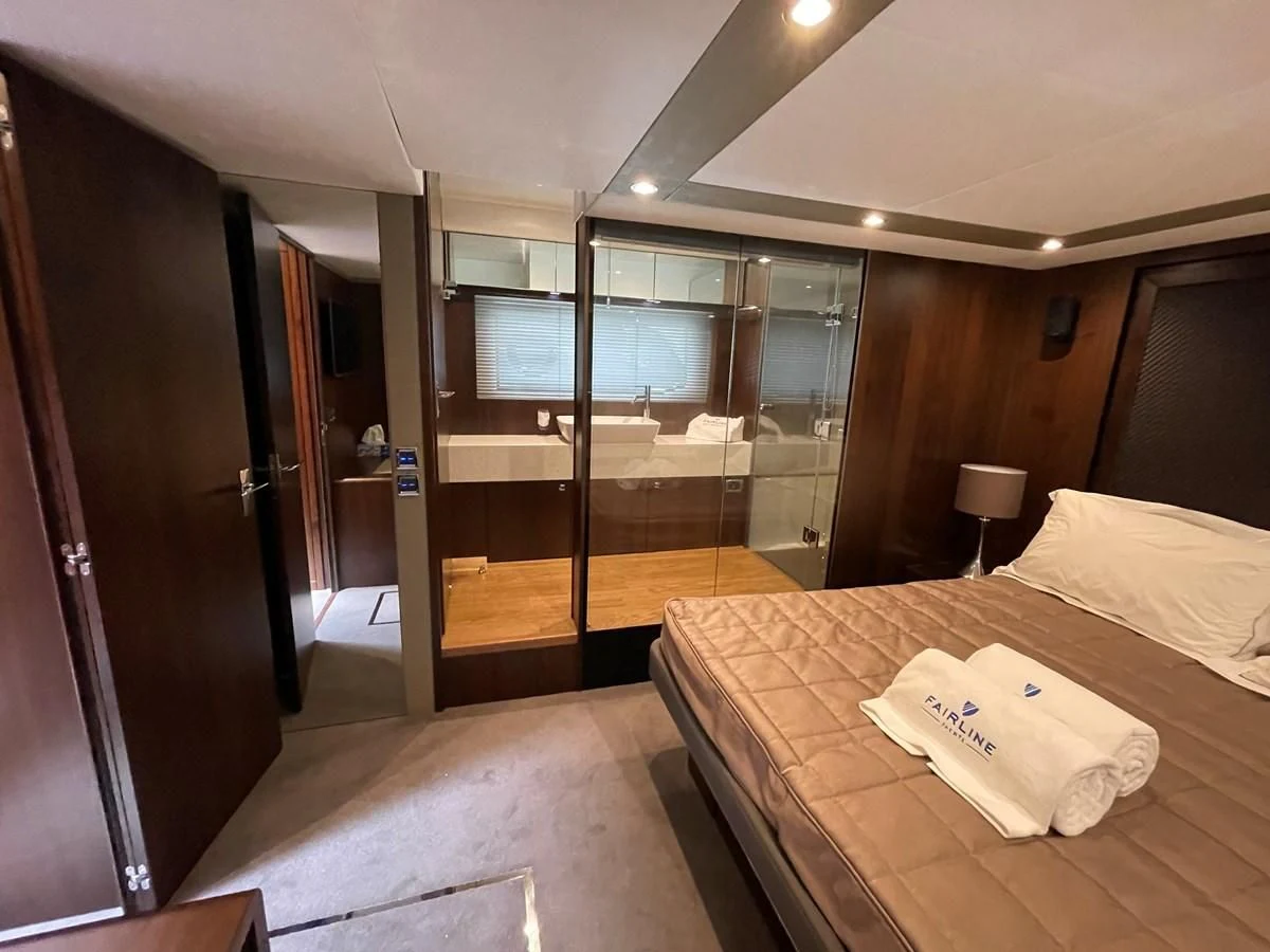 a hotel room with a bed aboard FAIRLINE SQUADRON 65 Yacht for Sale
