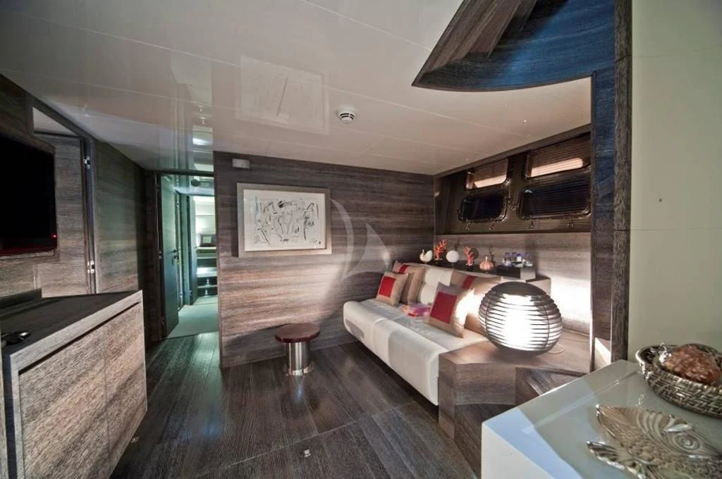 a living room with a wood floor aboard TOBY Yacht for Sale