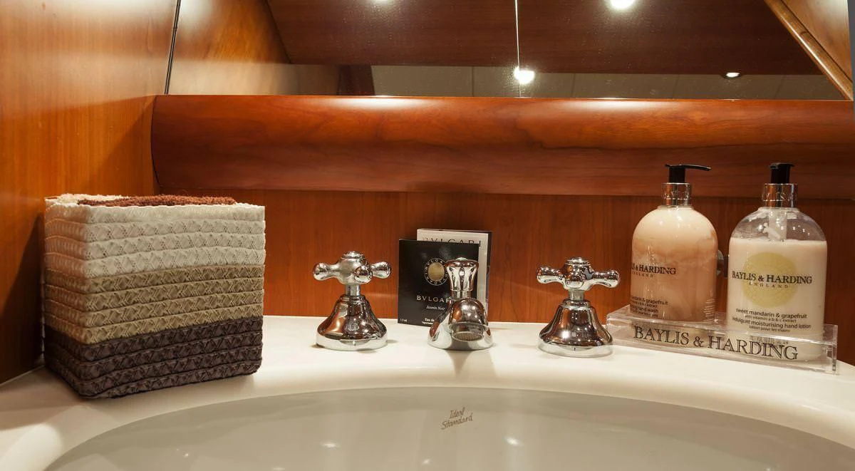 a bathroom sink with towels and a mirror aboard WHITEHAVEN Yacht for Sale
