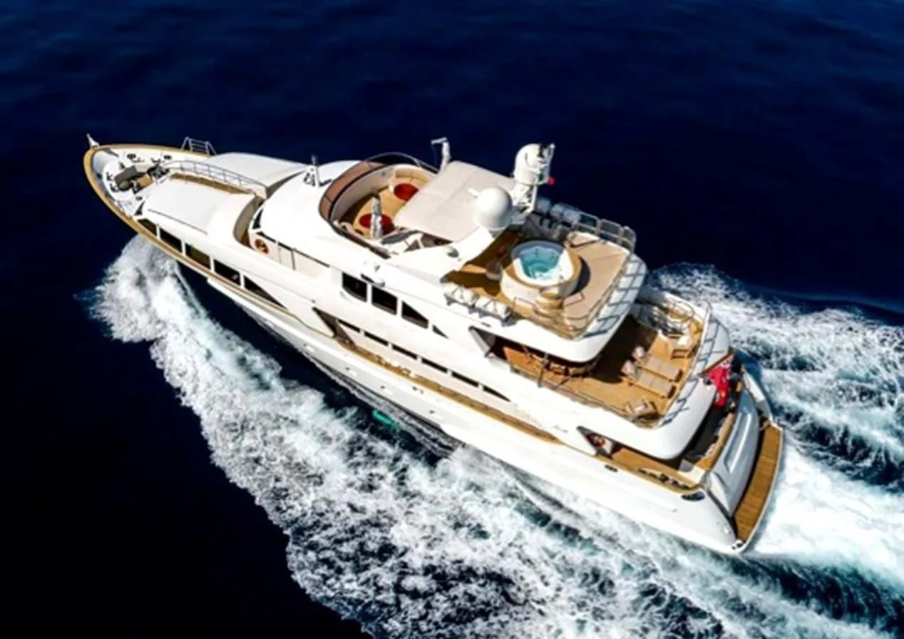 a boat on the water aboard MI AMORE JULIA Yacht for Sale
