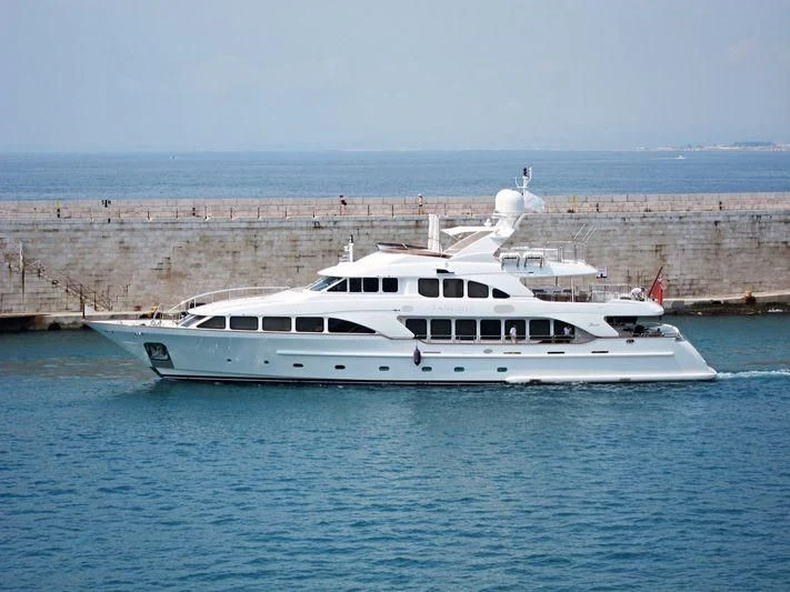 a boat in the water aboard MI AMORE JULIA Yacht for Sale
