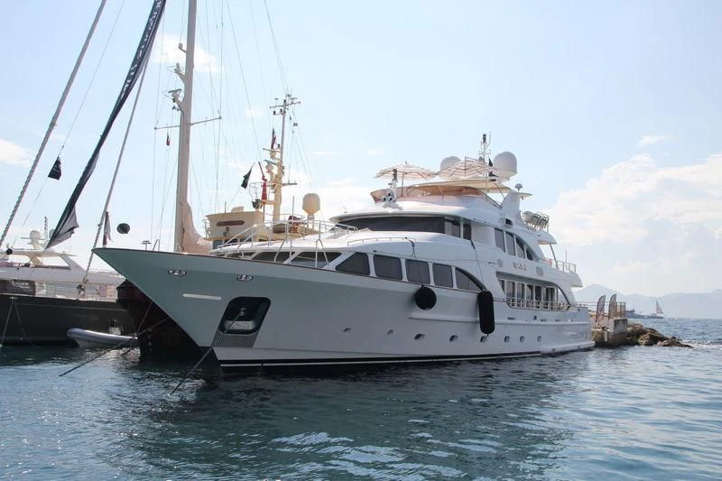 a white boat in the water aboard MI AMORE JULIA Yacht for Sale