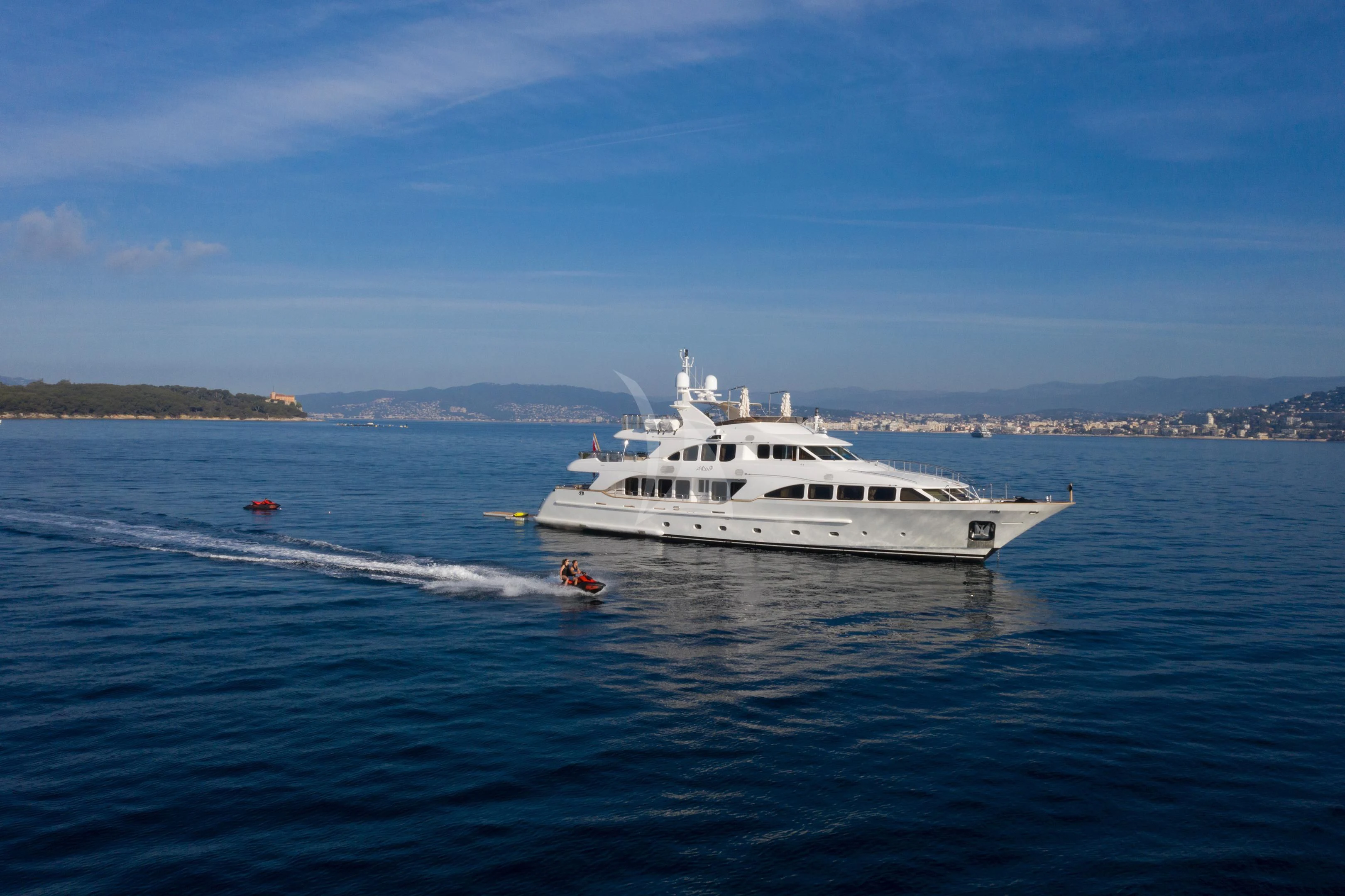 a boat on the water aboard MI AMORE JULIA Yacht for Sale