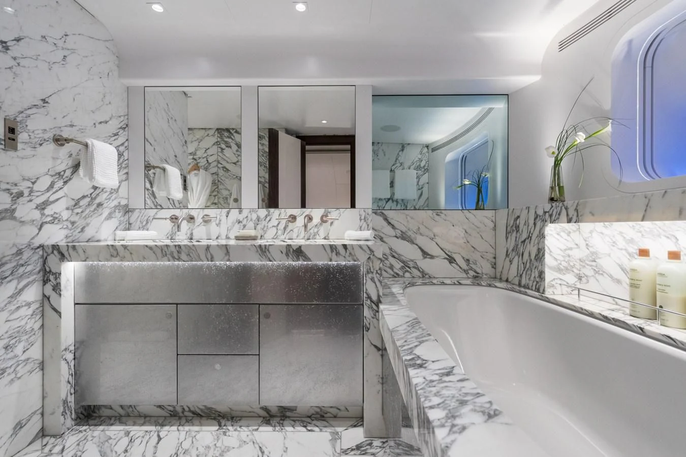 a bathroom with a tub and a sink aboard NGONI Yacht for Sale