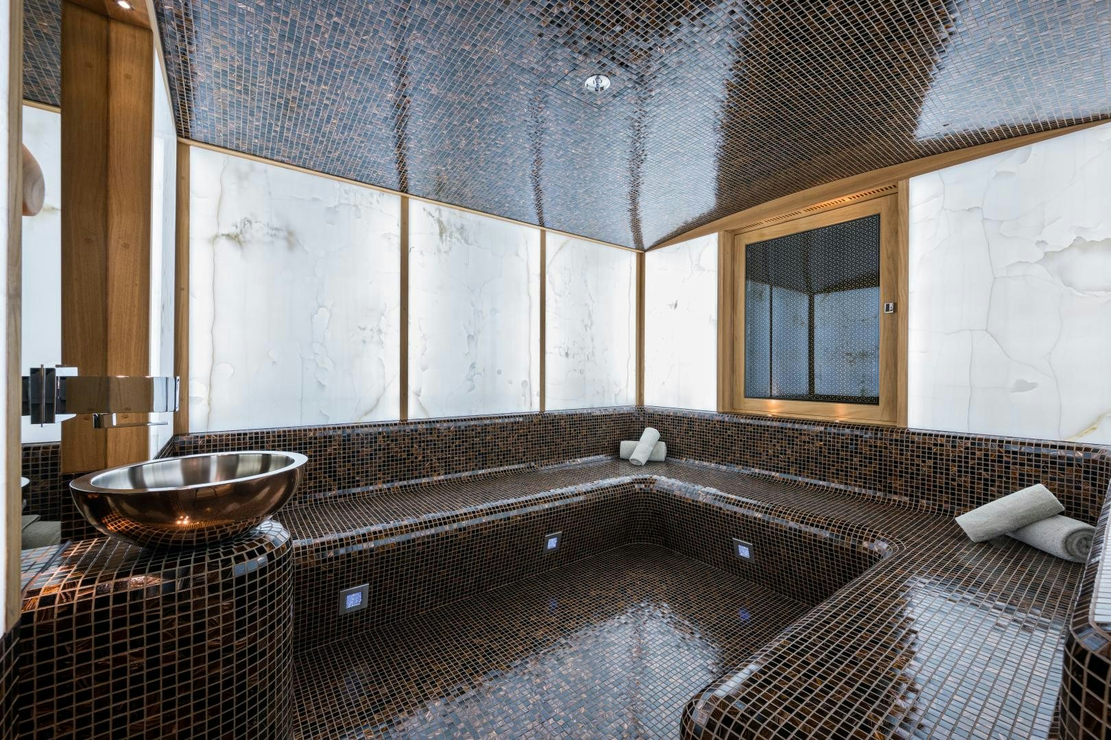 a bathroom with a large tub aboard QUANTUM OF SOLACE Yacht for Sale