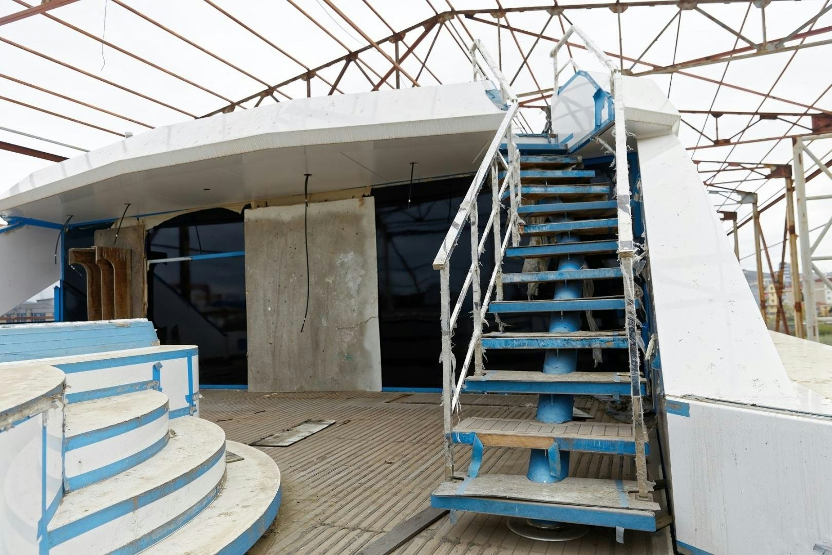 a ladder on a building aboard NO NAME Yacht for Sale