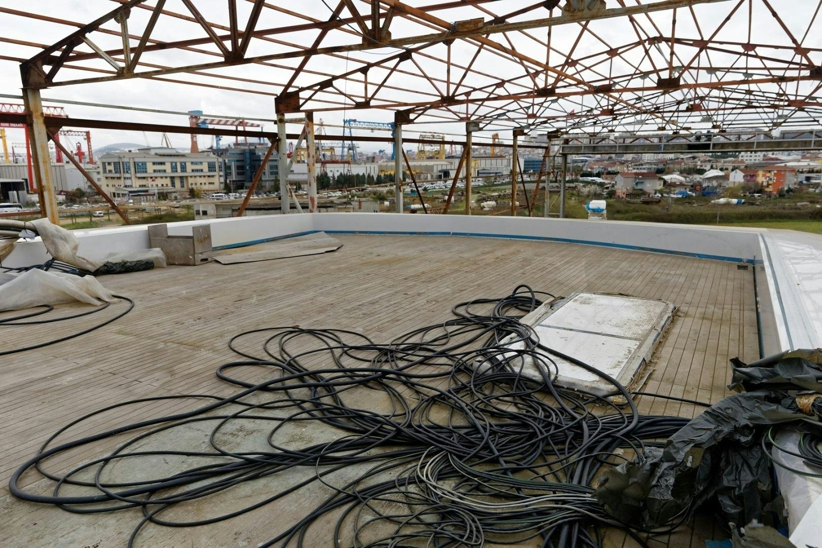 a large stadium with a large area of dirt and metal structures aboard NO NAME Yacht for Sale