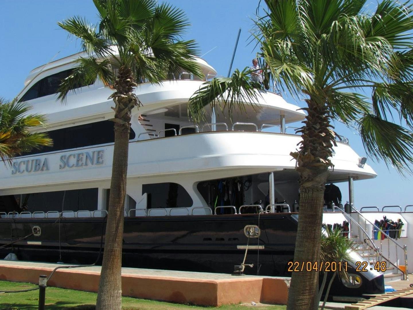 a building with palm trees aboard NO NAME Yacht for Sale