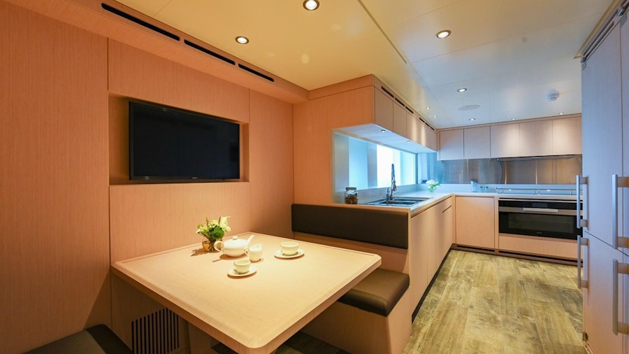 MAJESTY 120 Yacht MAJESTY 120 Yacht