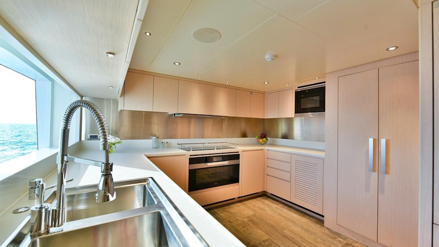 MAJESTY 120 Yacht MAJESTY 120 Yacht