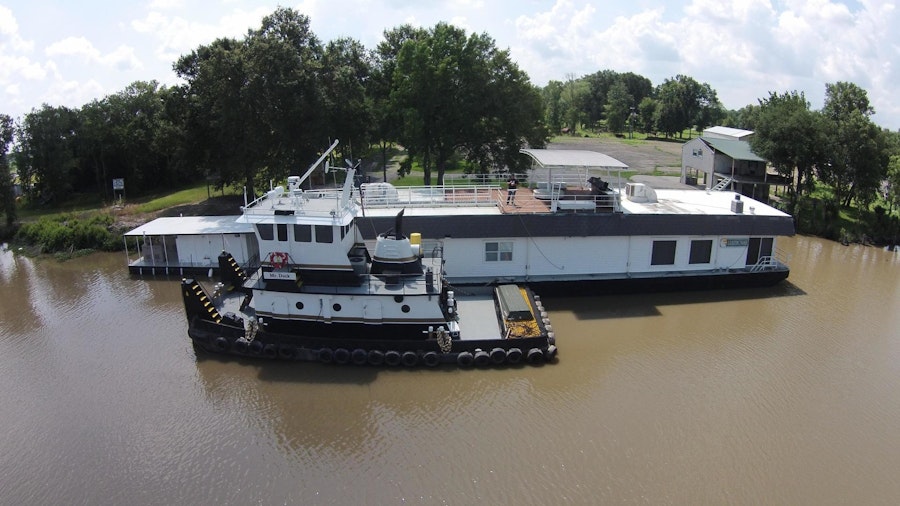 Lakehouse Yacht Lakehouse Yacht