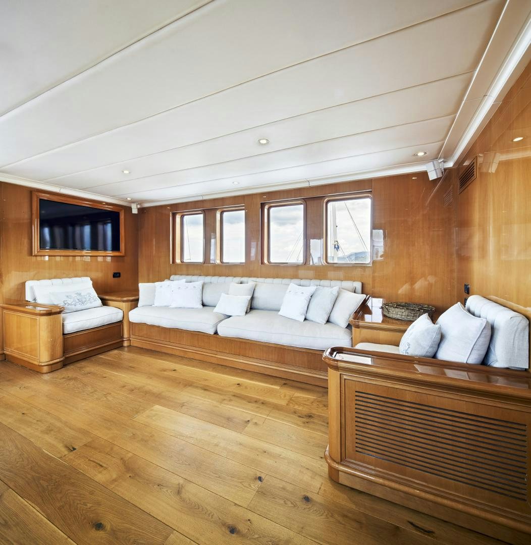 a living room with a wood floor aboard OLDE SALT Yacht for Sale