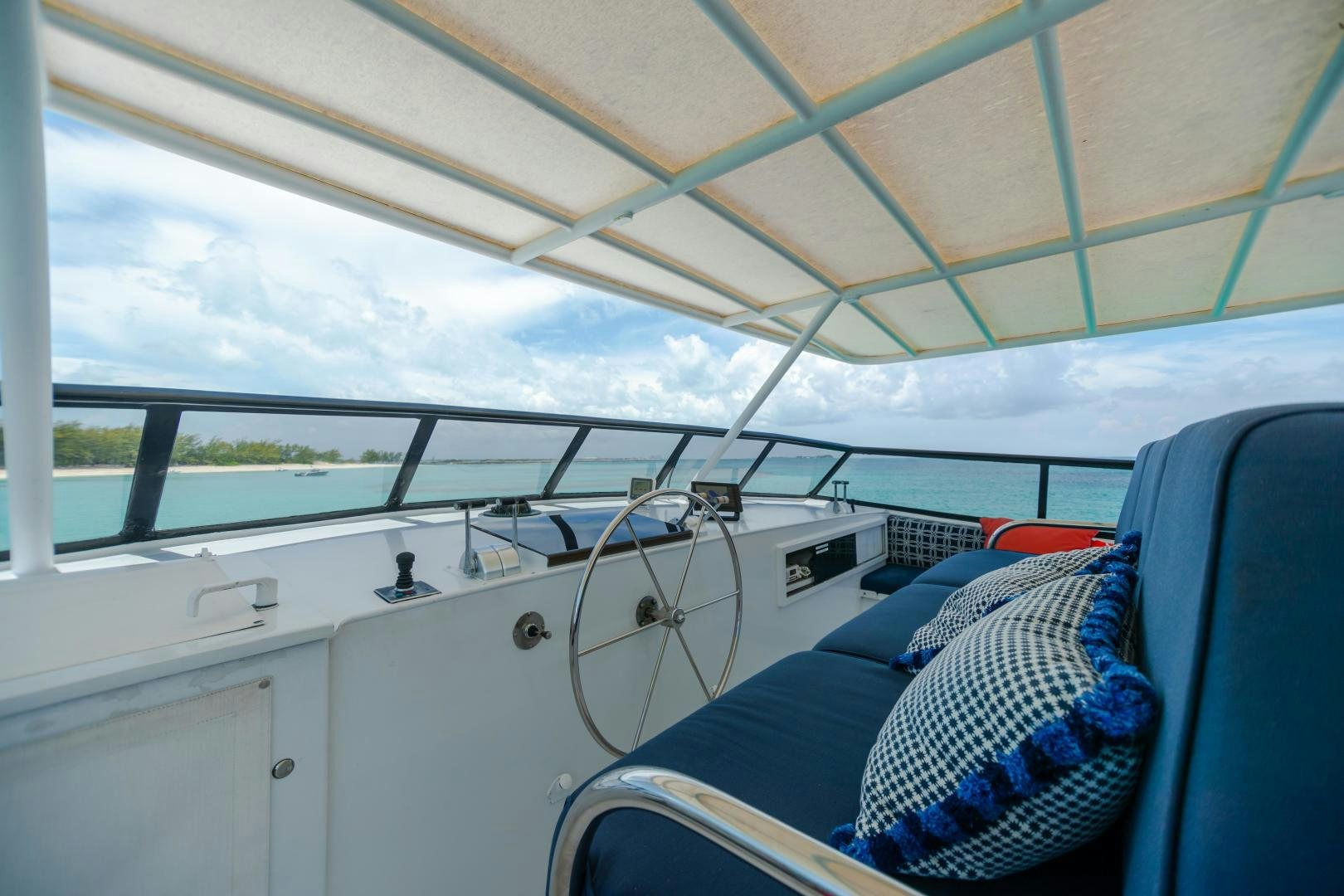 inside of a boat aboard ISLAND TIME Yacht for Sale