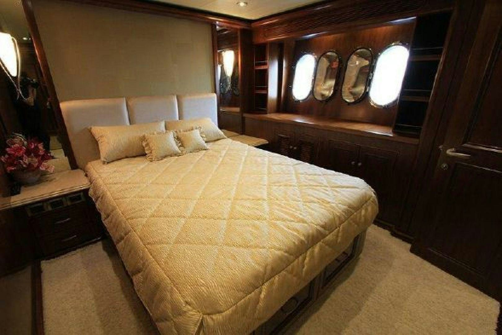 a bed with a white comforter aboard WHITE LOTUS VIII Yacht for Sale
