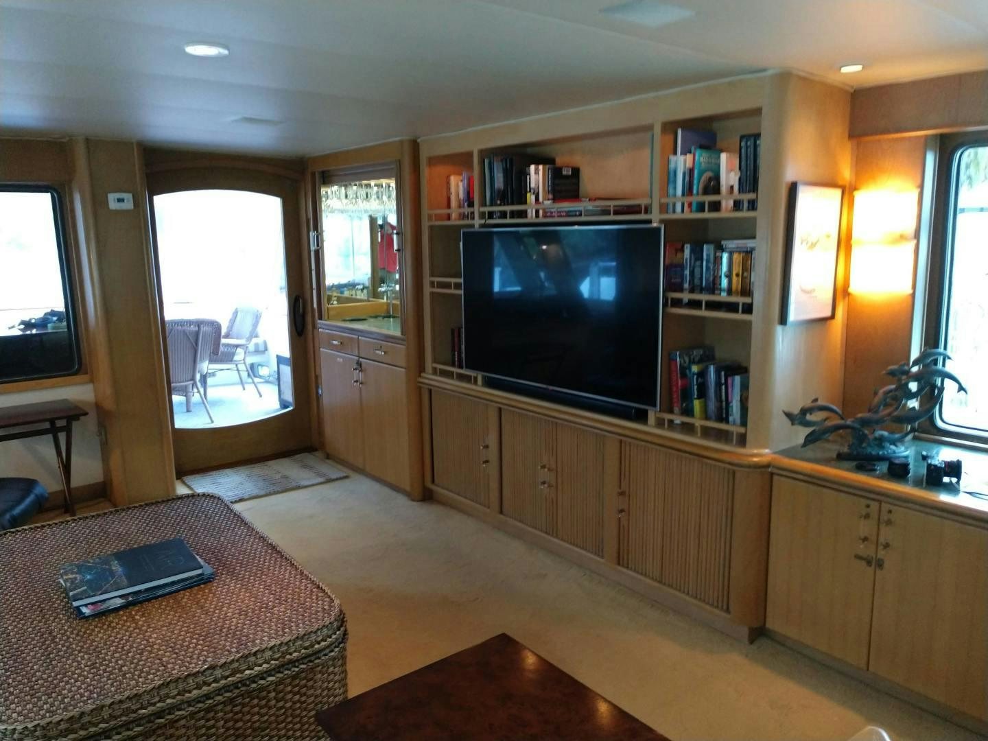 a living room with a tv aboard CAROLE TOO Yacht for Sale