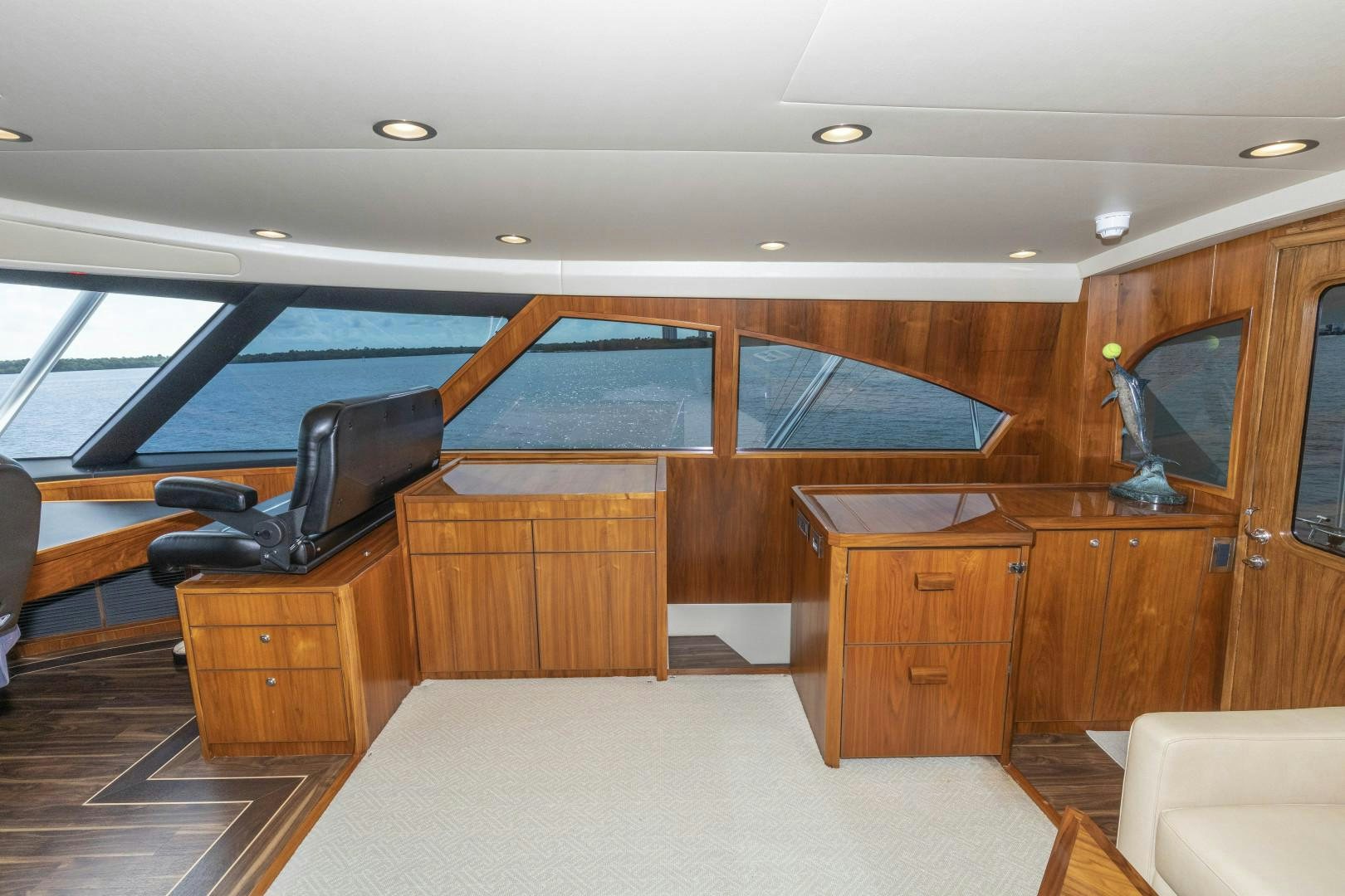 inside of a boat aboard BELLA DONA DI Yacht for Sale