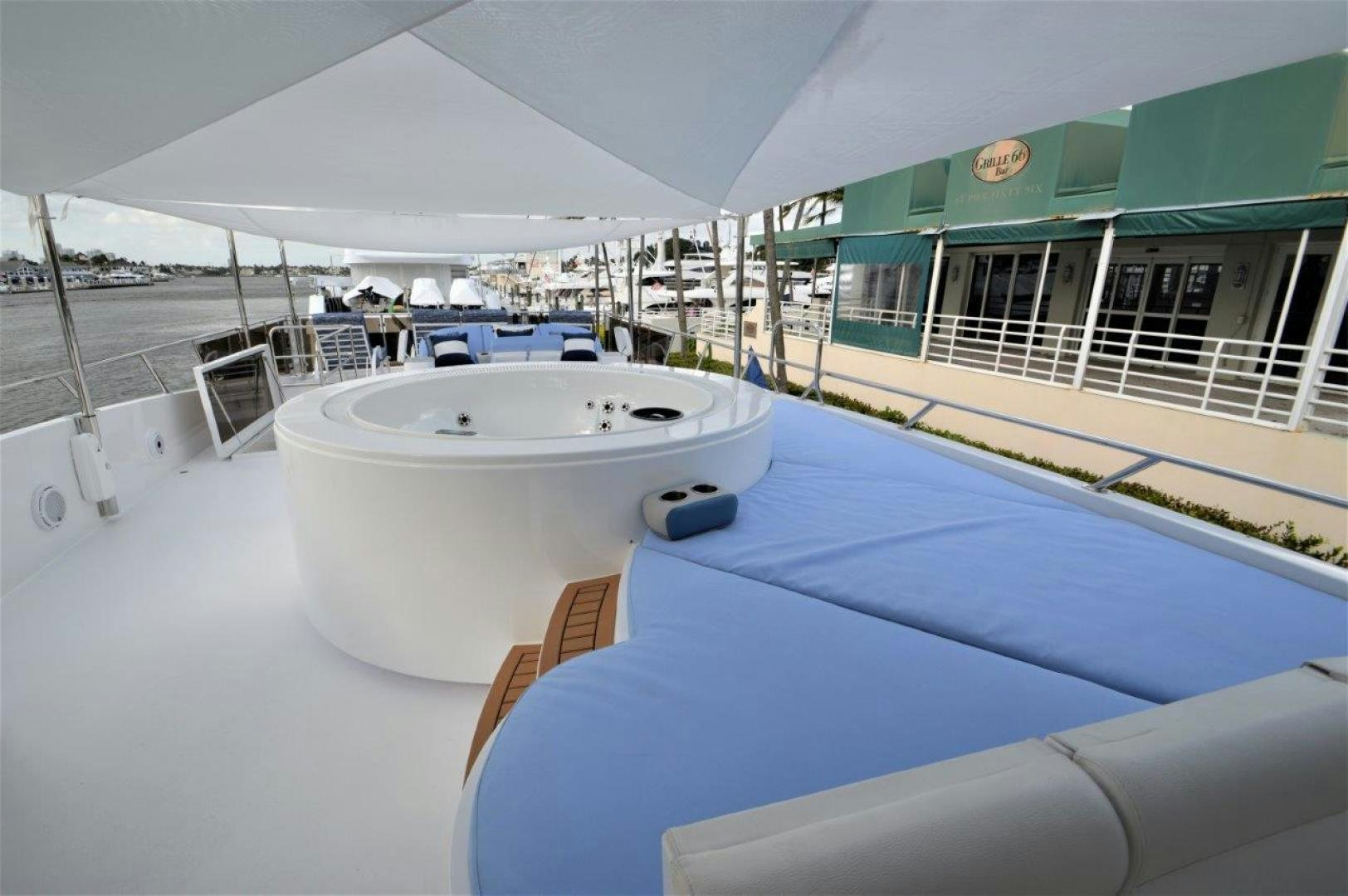 a bathtub and a pool aboard NO NAME Yacht for Sale
