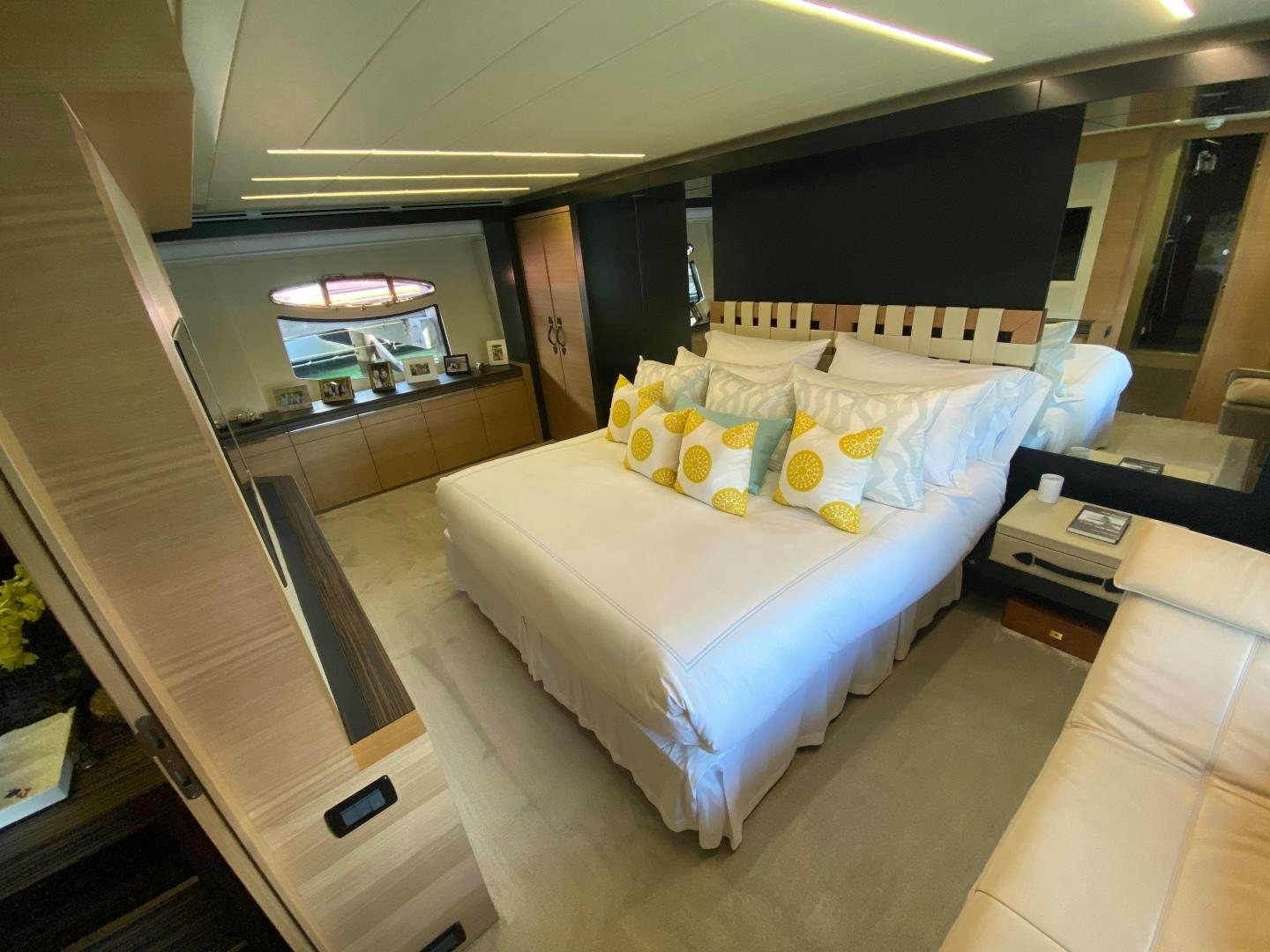 a hotel room with a bed aboard NO NAME Yacht for Sale