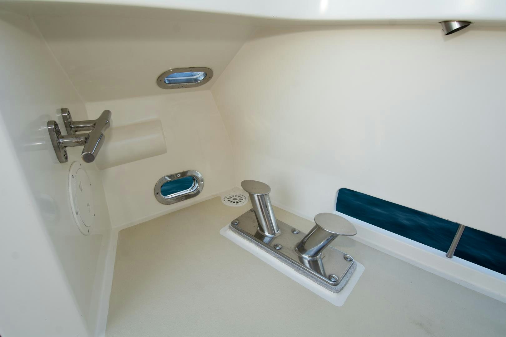 a sink with a faucet aboard WHISKEY DAWN Yacht for Sale