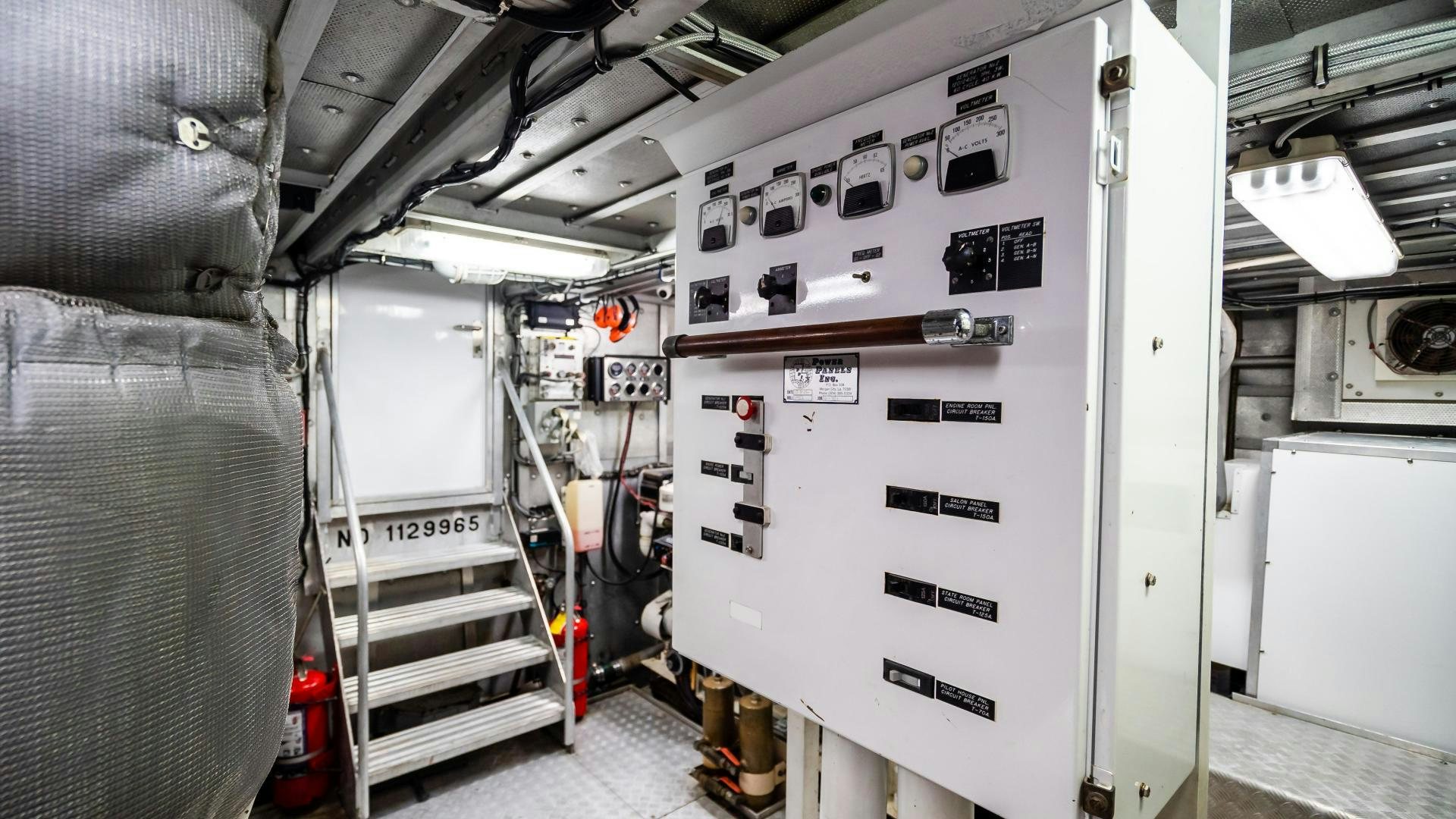 a machine in a room aboard COME MONDAY Yacht for Sale