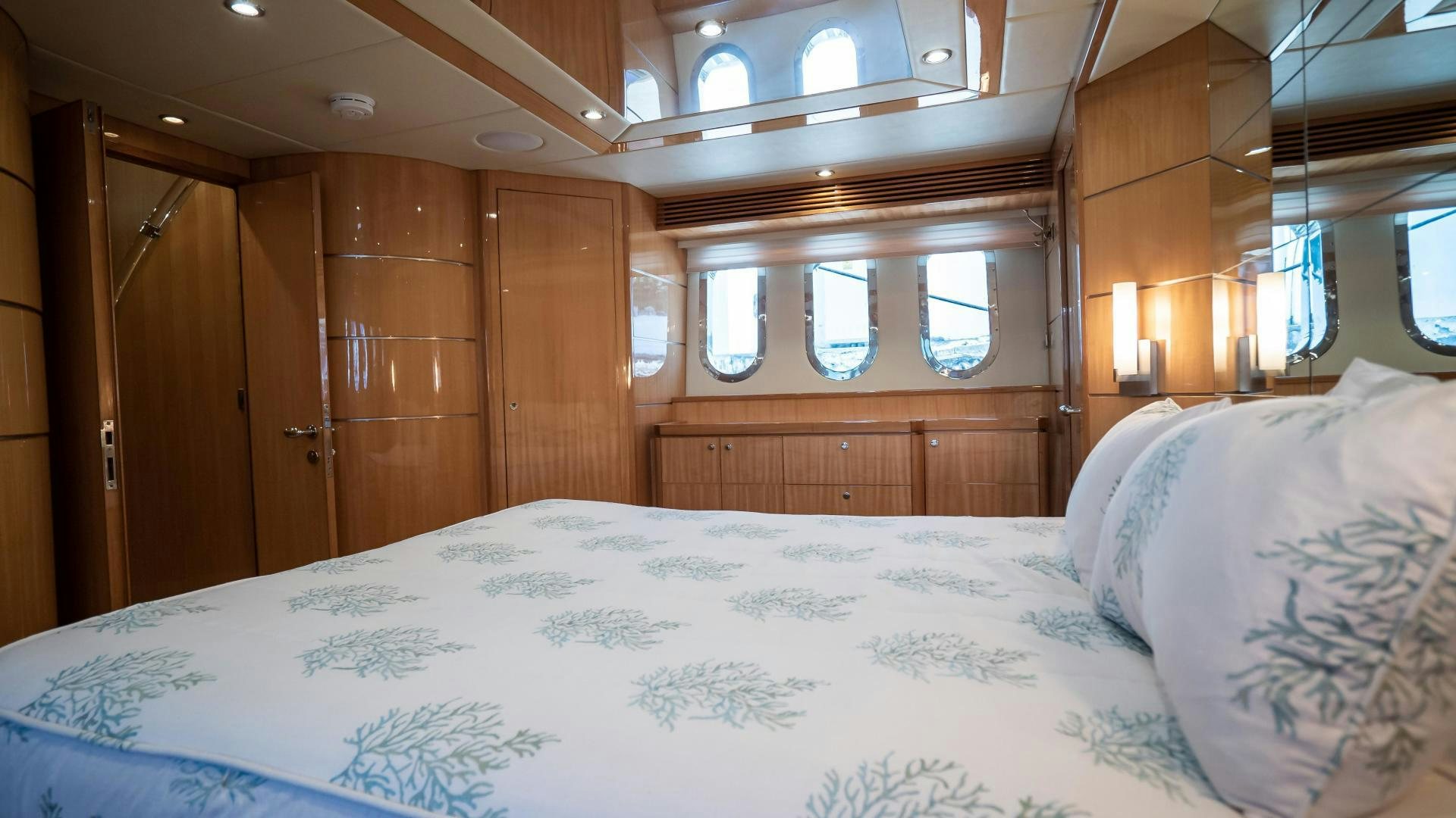 a bed in a cabin aboard FULL HOUSE Yacht for Sale