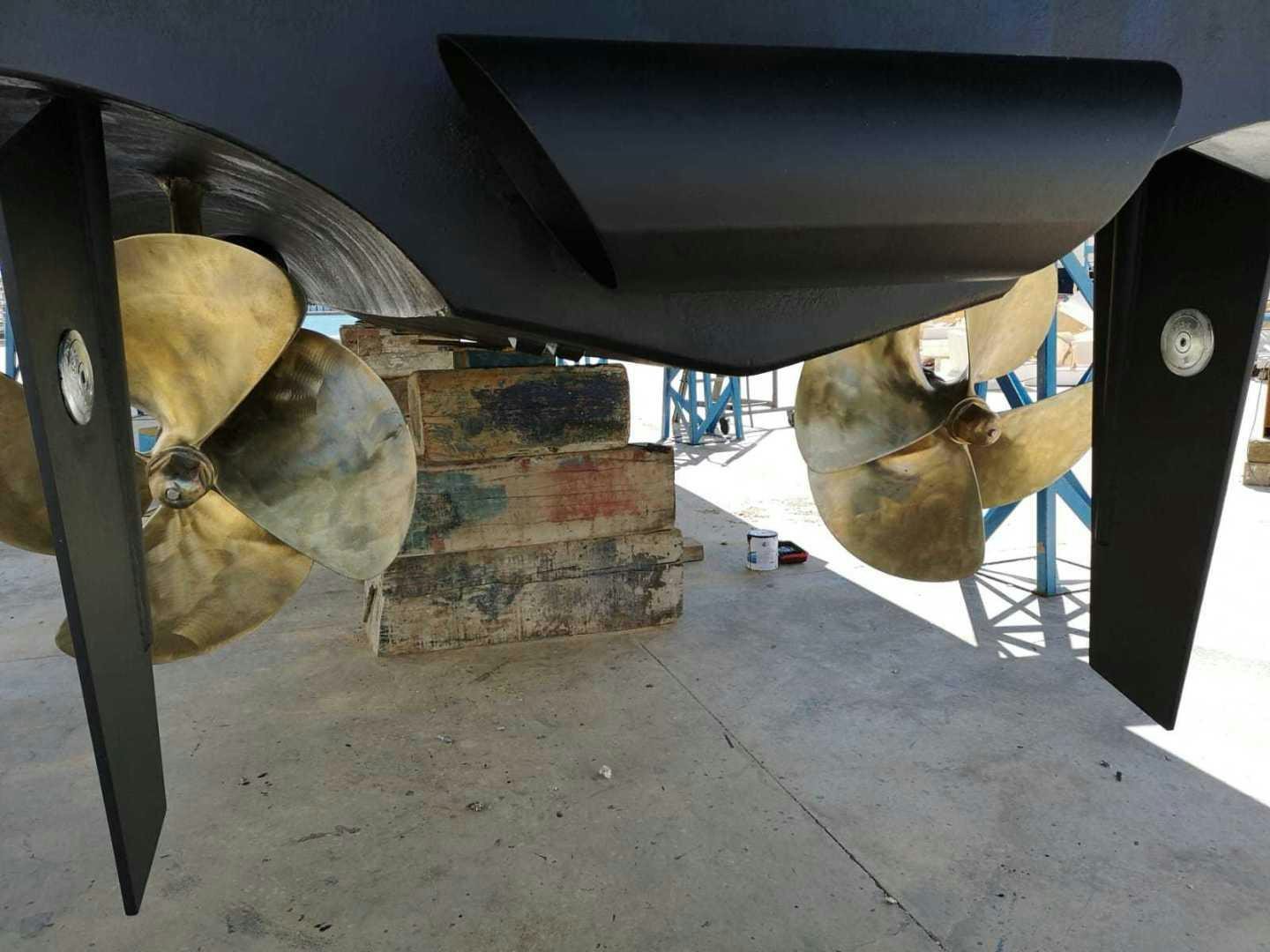 a large metal structure with a large round object in it aboard HEMERA CUARTA Yacht for Sale