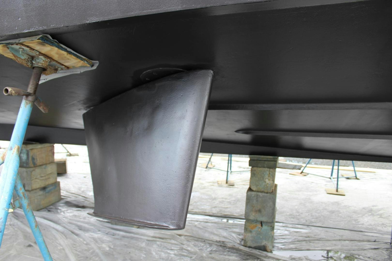 a metal cylinder with a metal cylinder aboard No Name Yacht for Sale