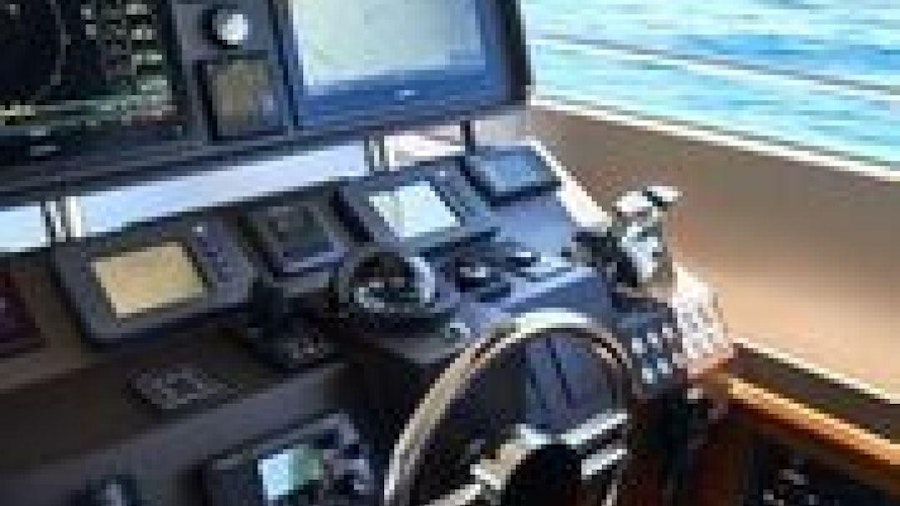 Factory demo with warranties MAKE AN OFFER Yacht Factory demo with warranties MAKE AN OFFER Yacht