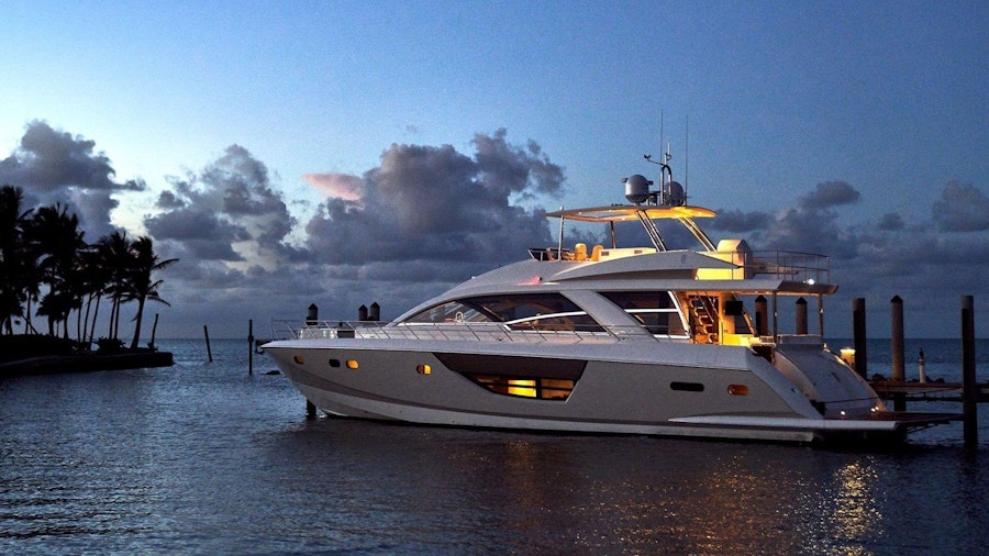 Factory demo with warranties MAKE AN OFFER Yacht Factory demo with warranties MAKE AN OFFER Yacht