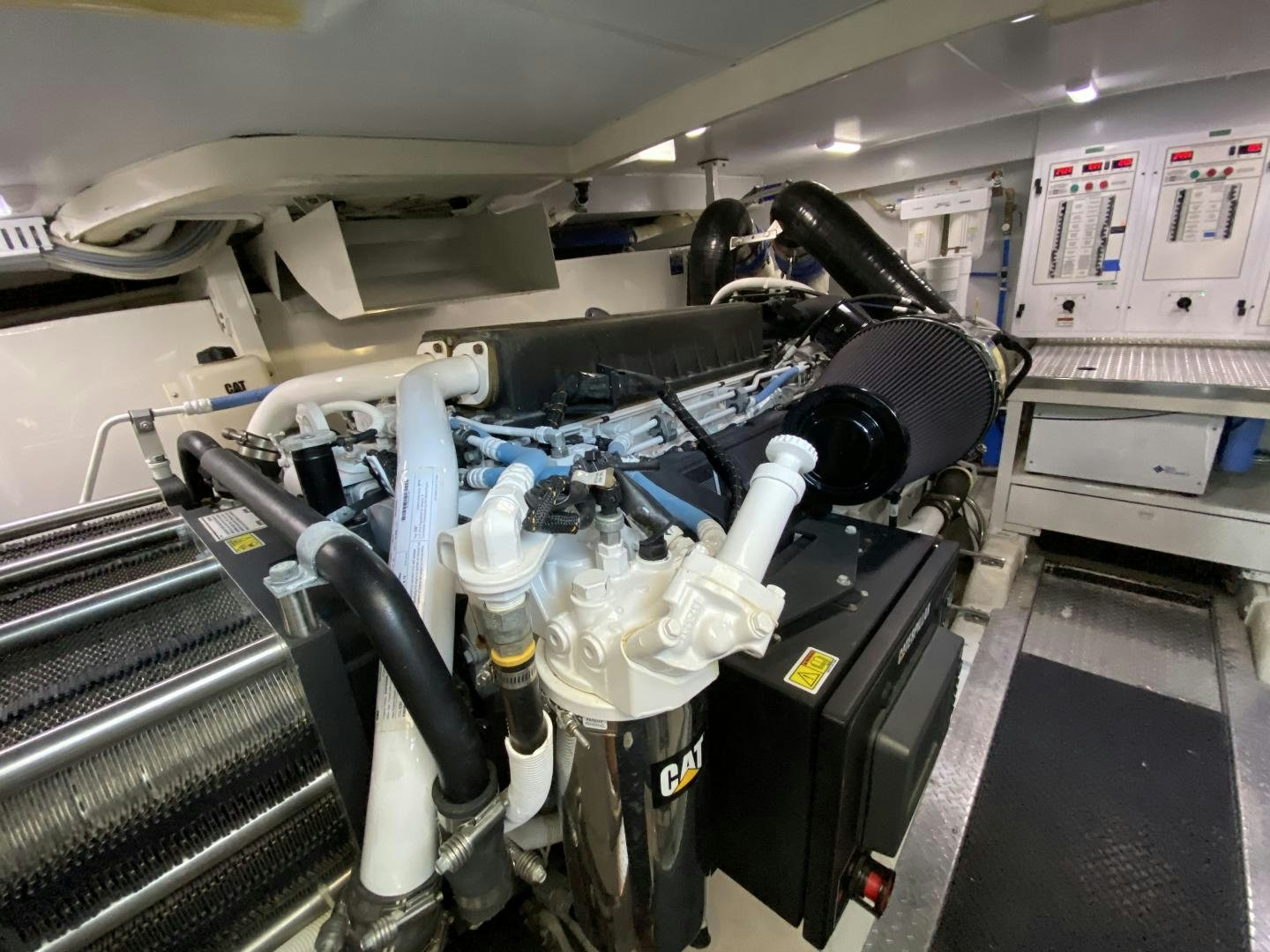 a machine with many tubes aboard No Name Yacht for Sale