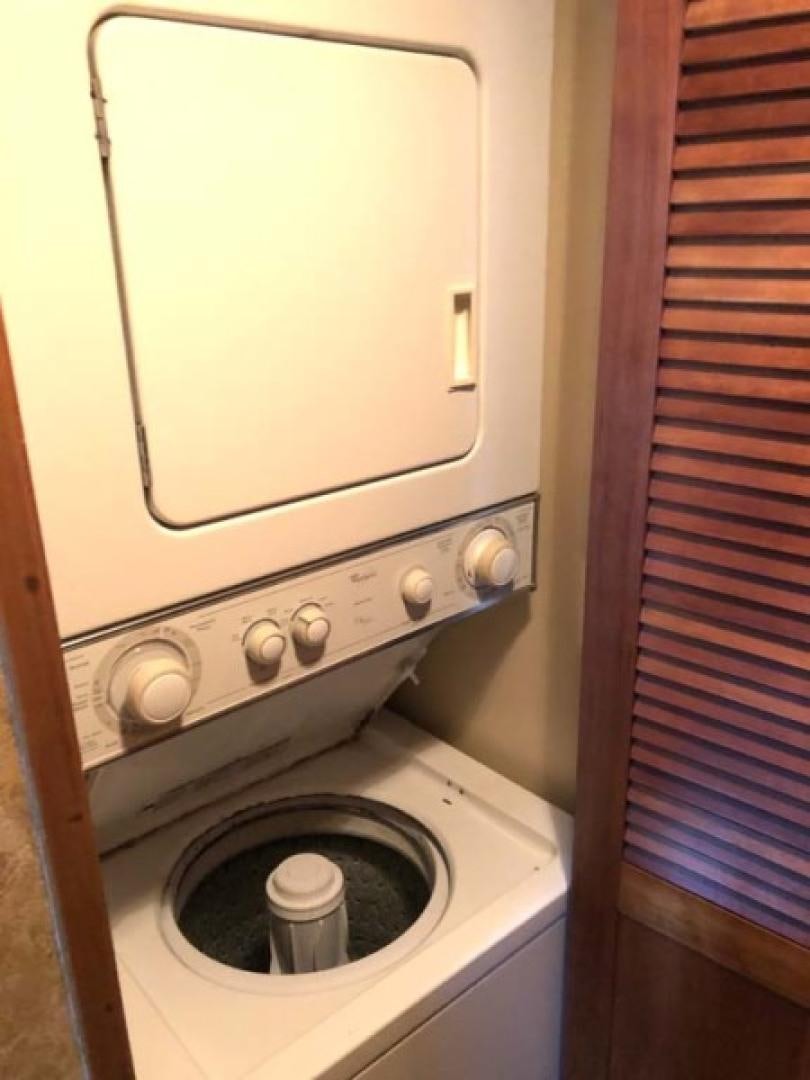 a washing machine with a washer aboard PRIME TIME Yacht for Sale