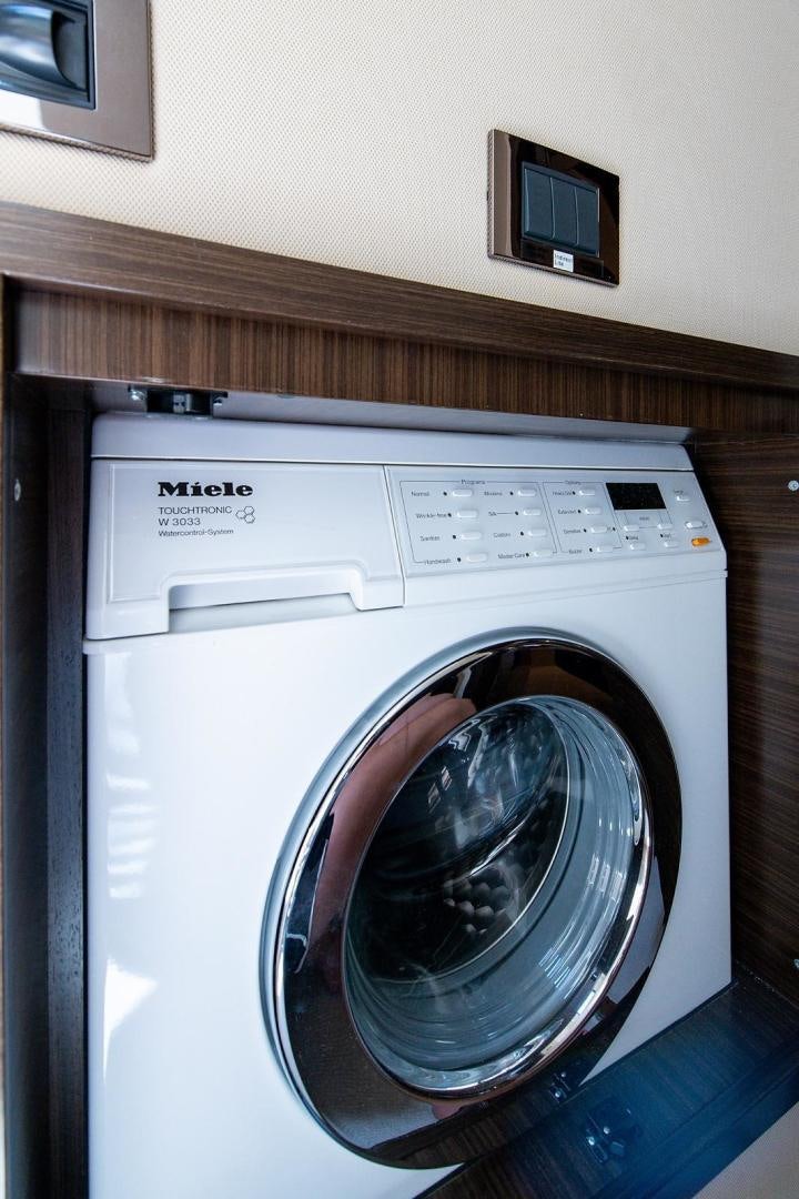 a washing machine with a vent aboard SOMEWHERE I BELONG Yacht for Sale