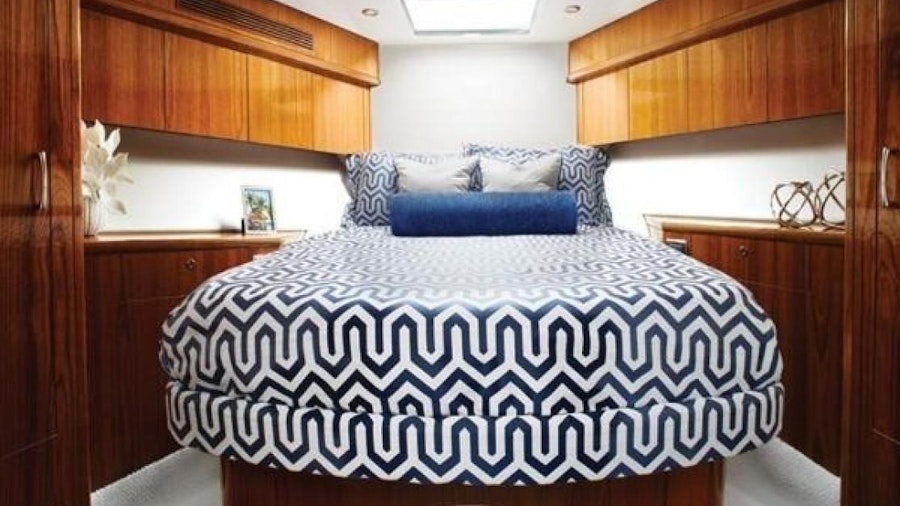 Hatteras GT70 GCYG Yacht Hatteras GT70 GCYG Yacht