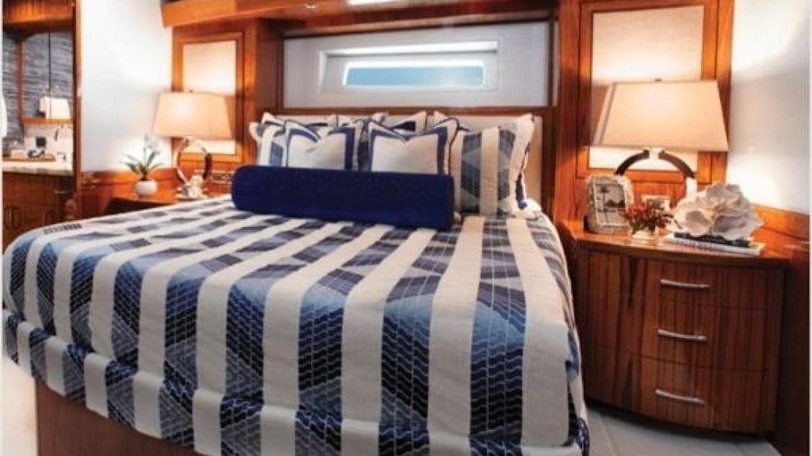 Hatteras GT70 GCYG Yacht Hatteras GT70 GCYG Yacht