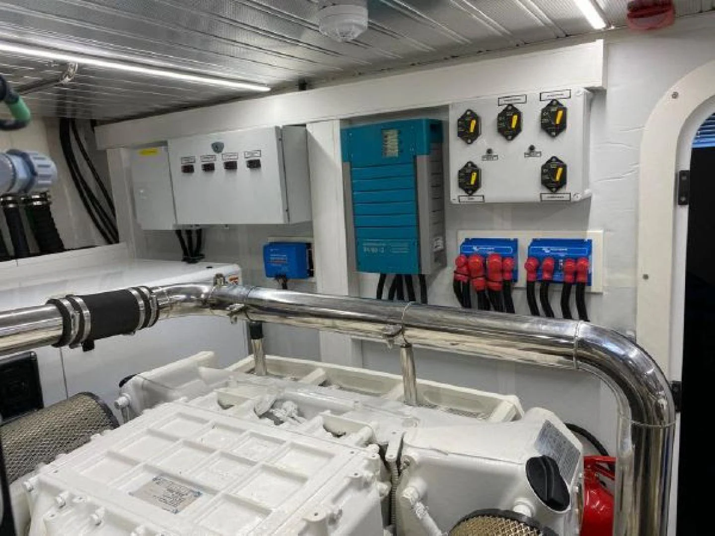 a machine with wires aboard THE ONLY BLUE 66 FLY Yacht for Sale