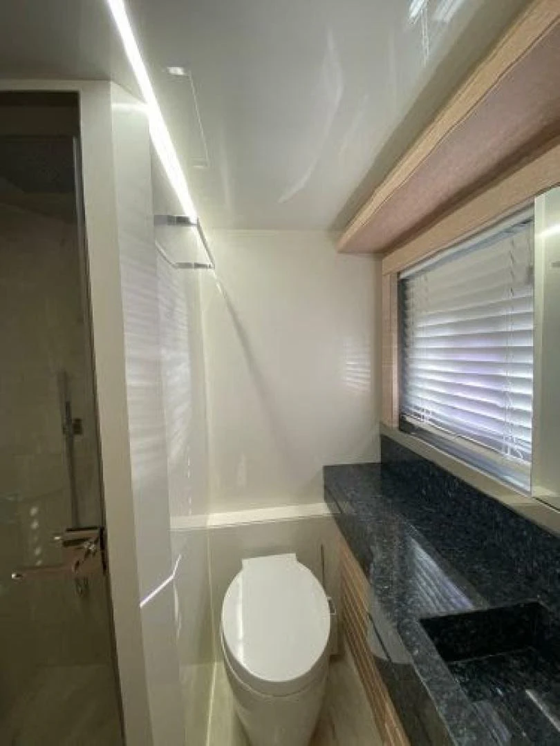 a bathroom with a tub and toilet aboard THE ONLY BLUE 66 FLY Yacht for Sale