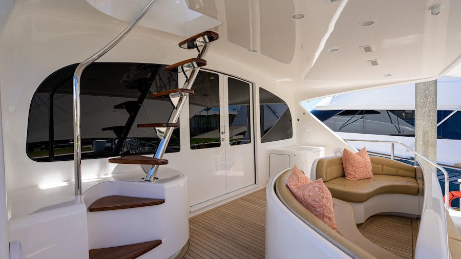 COMPLETELY KNOTS Yacht COMPLETELY KNOTS Yacht