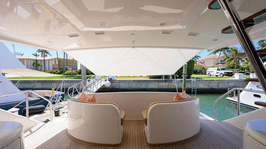 COMPLETELY KNOTS Yacht COMPLETELY KNOTS Yacht