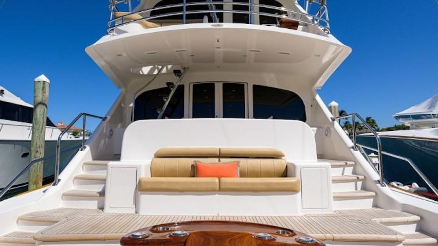 COMPLETELY KNOTS Yacht COMPLETELY KNOTS Yacht