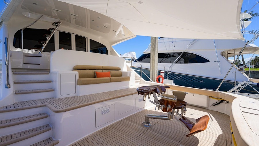 COMPLETELY KNOTS Yacht COMPLETELY KNOTS Yacht
