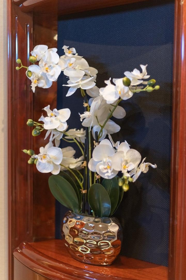 a vase with white flowers aboard SUMMERWIND Yacht for Sale