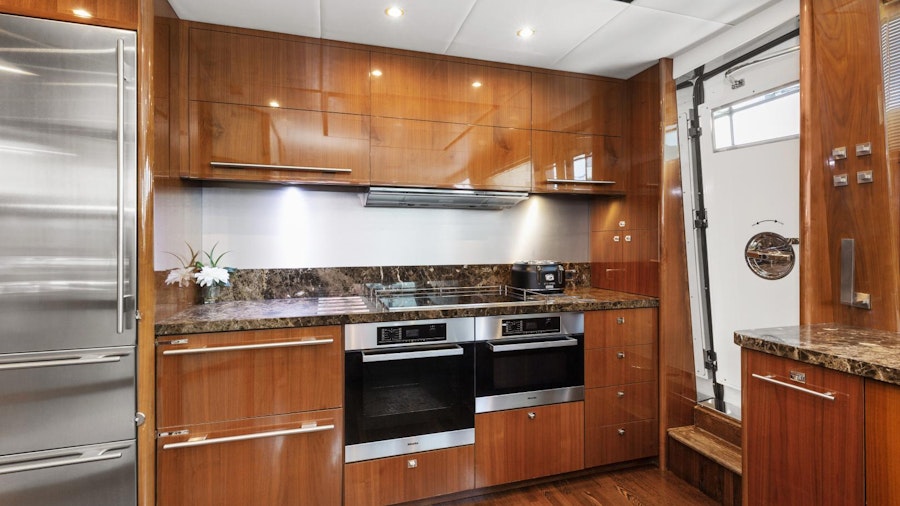 LOVE N LIFE Yacht LOVE N LIFE Yacht