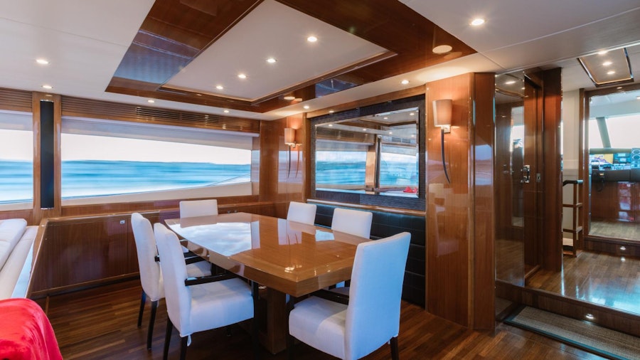 LOVE N LIFE Yacht LOVE N LIFE Yacht