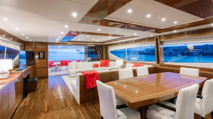 LOVE N LIFE Yacht LOVE N LIFE Yacht