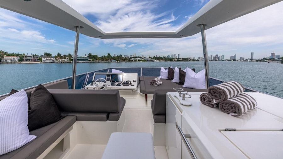 Helloooo Yacht Helloooo Yacht