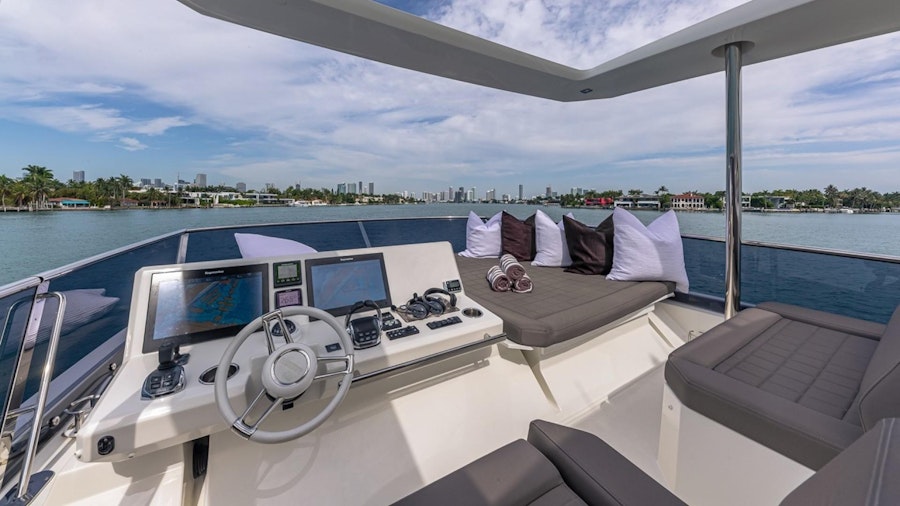 Helloooo Yacht Helloooo Yacht